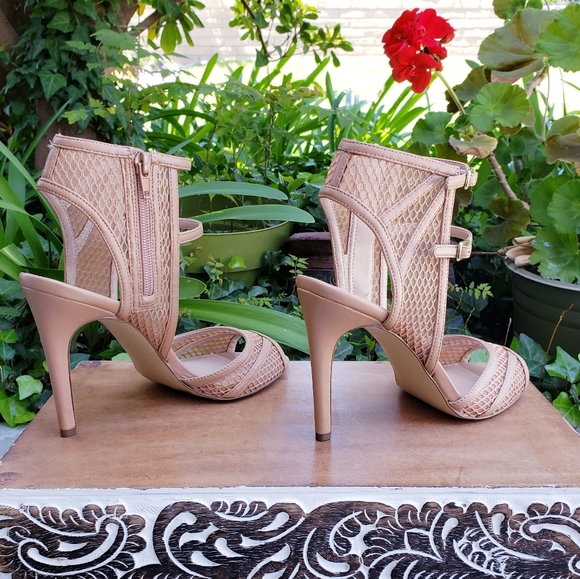 Edgy Chic Diamond Mesh Saks Fifth Avenue Sandals - Picture 5 of 8